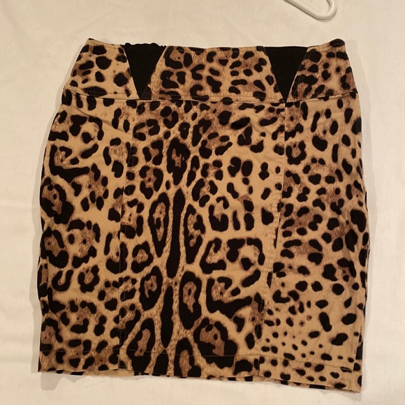 Ladies Leopard Skirt - Picture 1 of 7